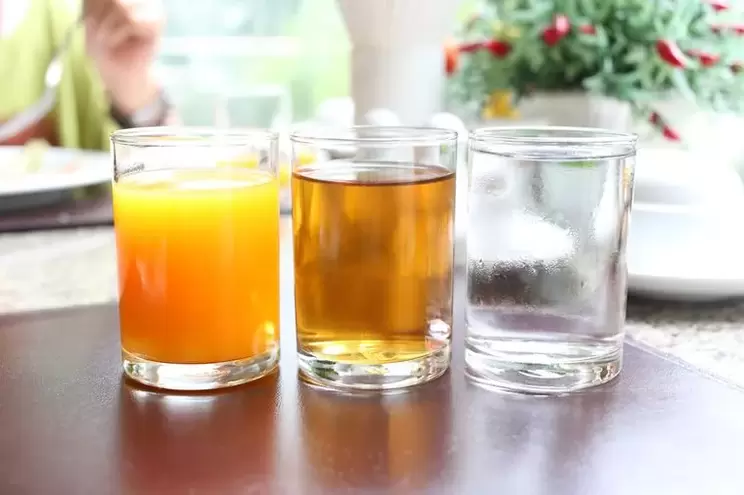 Juice and water for a drinking diet