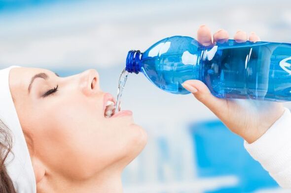 By drinking a lot of water, you can lose 5 kg of excess weight in a week