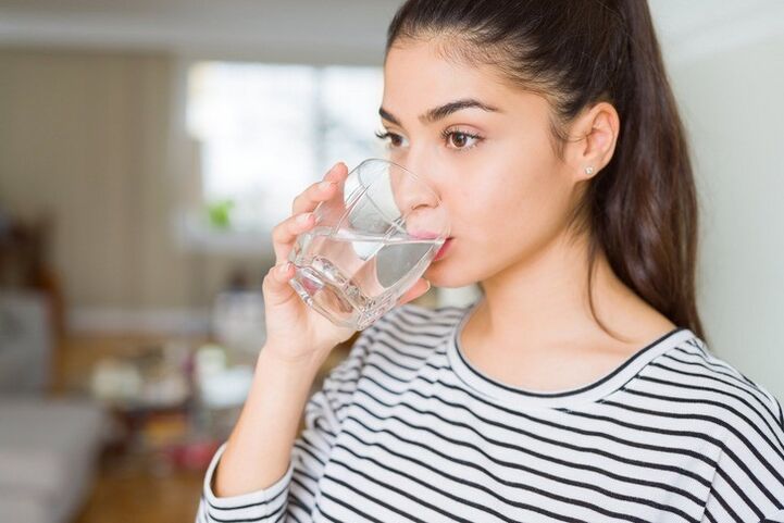 Regular consumption of clean water is the key to losing 10 kg in a month. 